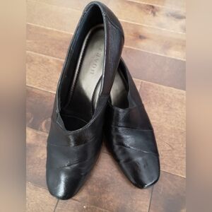 Aravon by New Balance Black Leather Comfort Slip-On Heels 9.5